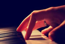 传奇教练郎平：三关节置换，逆境中绽放体育精神